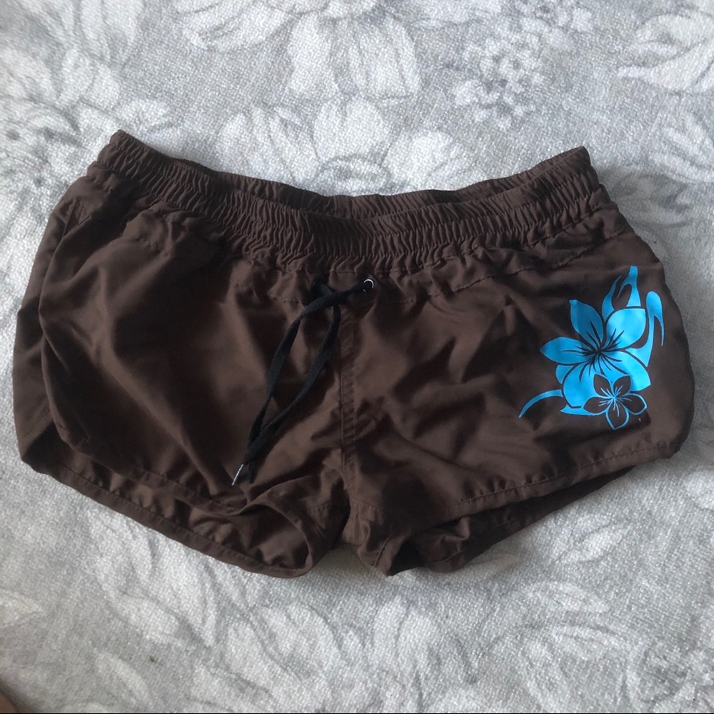 Short brown board shorts
